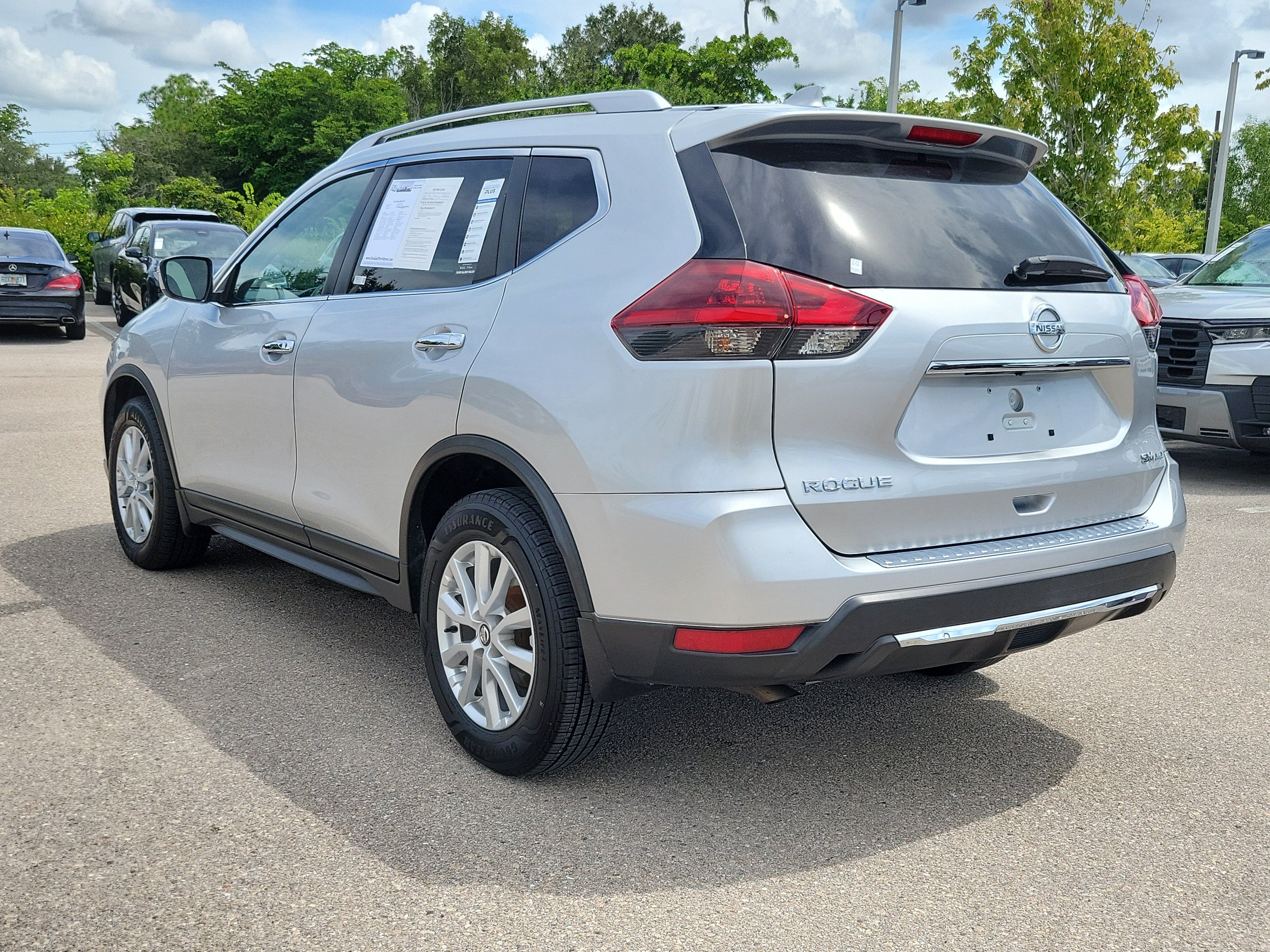 Used 2018 Nissan Rogue SV AWD/4WD image 4