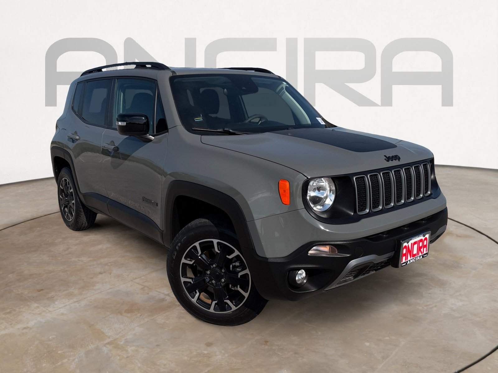 Used 2023 Jeep Renegade Latitude AWD/4WD image 4
