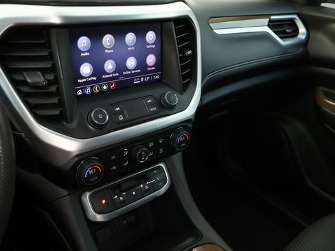 Used 2023 GMC Acadia SLE image 16