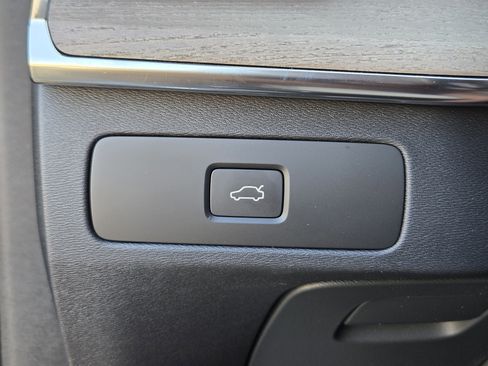 New 2026 Volvo XC90 B6 Plus w/ Protection Package Premier image 24