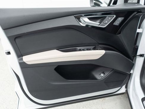 Used 2022 Audi Q4 e-tron Prestige image 14