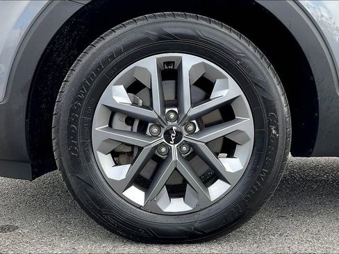 Used 2023 Kia Telluride LX image 9