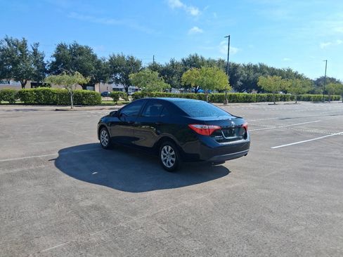 Used 2016 Toyota Corolla LE FWD image 4