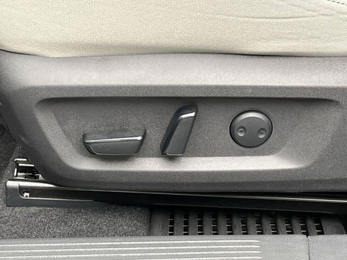Used 2023 Nissan Rogue SV AWD/4WD image 9