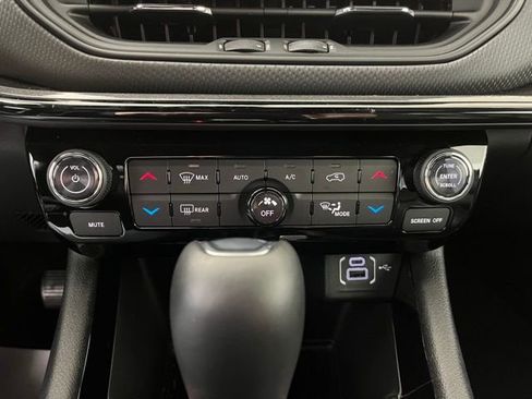 Used 2026 Jeep Compass Limited image 32