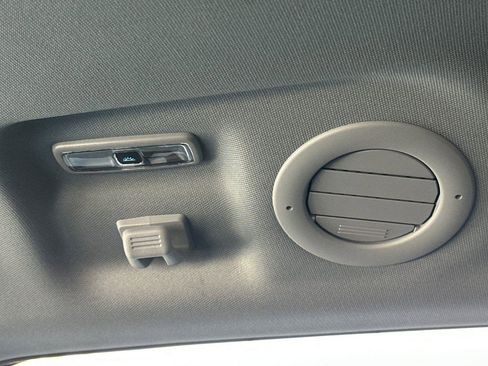 Used 2023 Ford Explorer XLT image 13