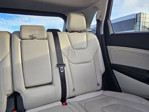 Used 2020 Ford Edge Titanium image 26