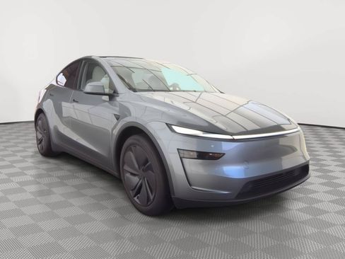 Used 2026 Tesla Model Y Long Range RWD image 17