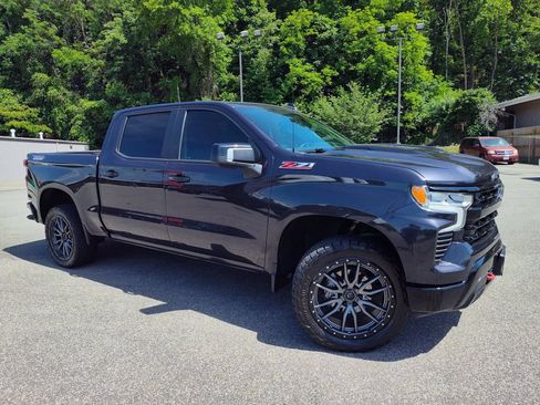 Used 2022 Chevrolet Silverado 1500 LT Trail Boss w/ LT Trail Boss Premium Package AWD/4WD image 2