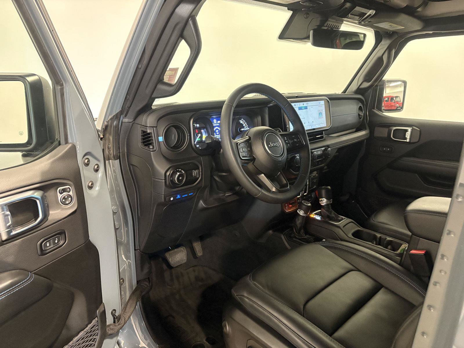 Used 2024 Jeep Wrangler Unlimited Rubicon 4xe AWD/4WD image 18