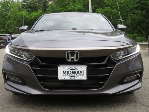 Used 2018 Honda Accord Sport image 2