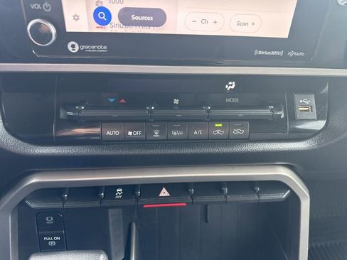 Used 2022 Toyota Tundra SR5 w/ SR5 Convenience Package image 4