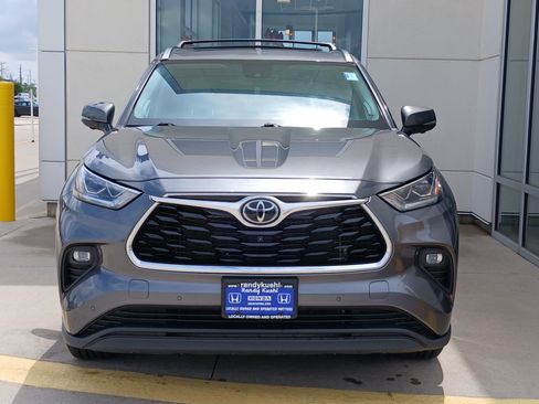 Used 2023 Toyota Highlander Limited AWD/4WD image 4