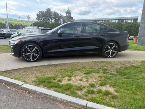 Used 2024 Volvo S60 B5 Plus AWD/4WD image 5