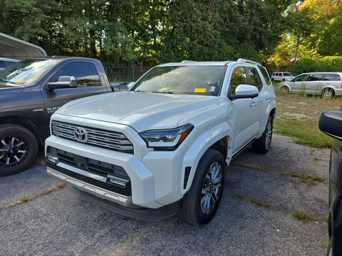Used 2025 Toyota 4Runner Limited AWD/4WD image 3