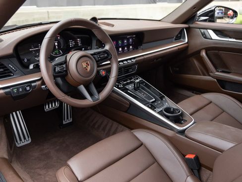 Certified 2026 Porsche 911 Targa 4 GTS AWD/4WD image 4
