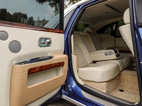 Used 2012 Rolls-Royce Ghost RWD image 37