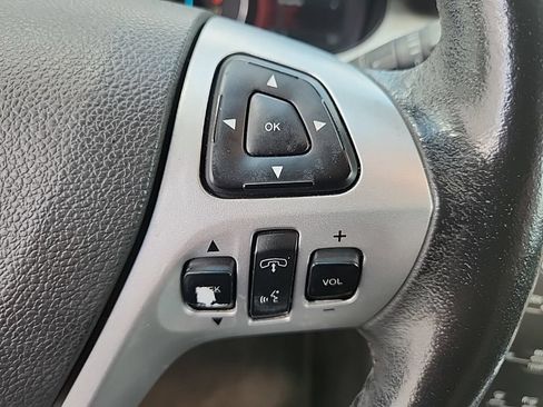 Used 2013 Ford Edge SEL FWD image 16