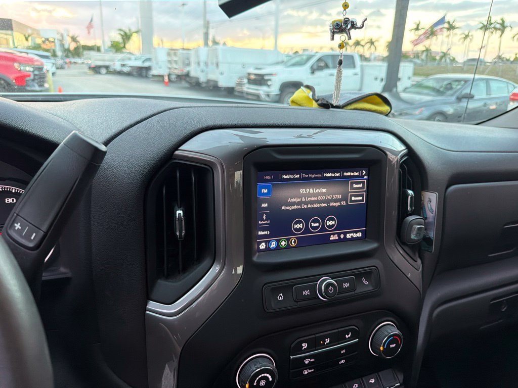 Used 2022 Chevrolet Silverado 1500 Custom w/ Safety Confidence Package RWD image 4