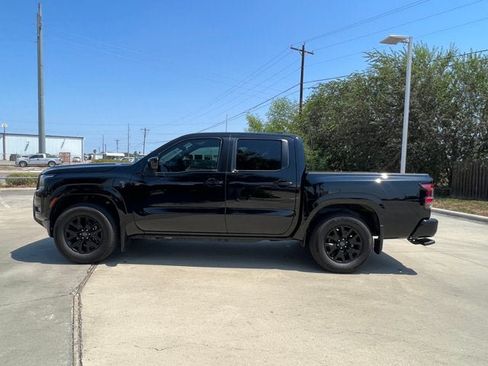 Used 2026 Nissan Frontier SV w/ Tow Package RWD image 2
