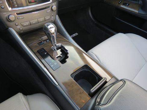 Used 2012 Lexus IS 250C image 29