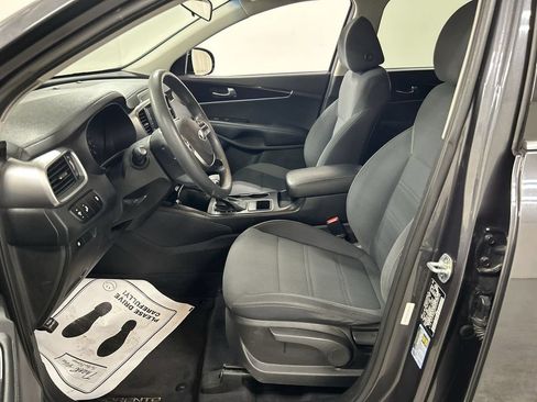 Used 2019 Kia Sorento AWD image 9