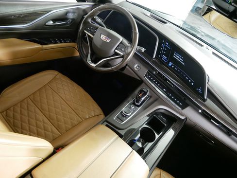 Used 2021 Cadillac Escalade ESV Premium Luxury AWD/4WD image 9