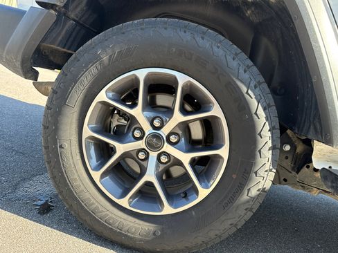Used 2025 Jeep Wrangler Sport S AWD/4WD image 18