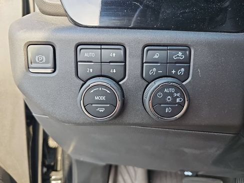 Used 2024 Chevrolet Silverado 1500 LT Trail Boss w/ LT Trail Boss Premium Package AWD/4WD image 23