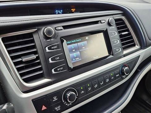 Used 2019 Toyota Highlander LE image 12