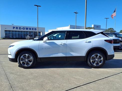 Used 2025 Chevrolet Blazer LT image 3