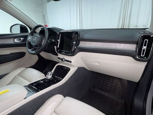 Used 2023 Volvo XC40 B5 Plus w/ Protection Package Premier image 6