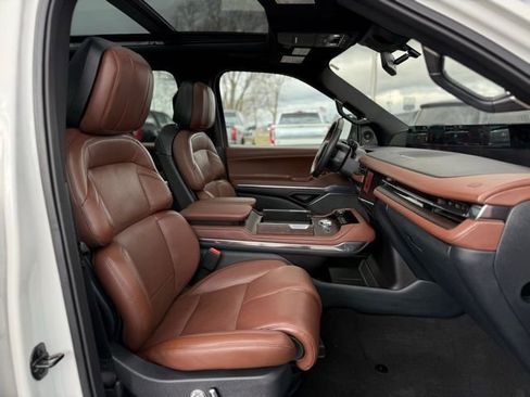 Used 2025 Lincoln Navigator L Reserve image 20