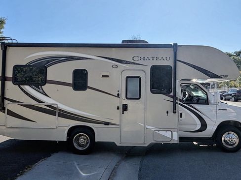 Used 2017 Ford E-450 and Econoline 450 Super Duty w/ Motorhome Prep Package RWD image 5