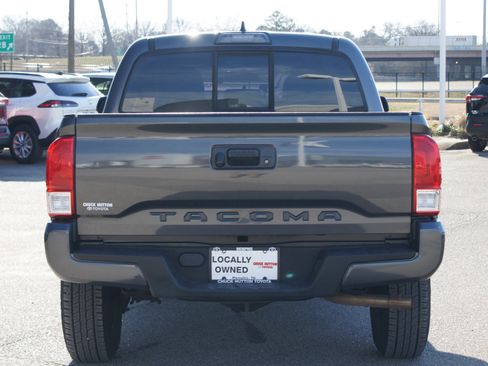 Used 2016 Toyota Tacoma SR w/ SR Convenience Package image 3