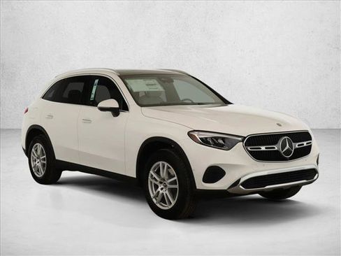Certified 2025 Mercedes-Benz GLC 300 4MATIC image 3