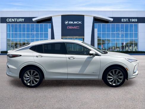 New 2026 Buick Envista Avenir FWD image 2