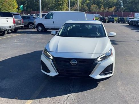 Used 2025 Nissan Altima 2.5 SV w/ SV Special Edition Package image 3