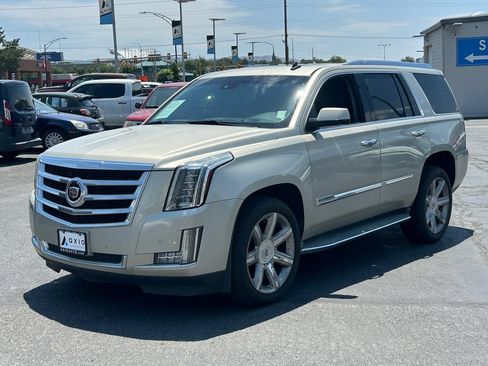 Used 2015 Cadillac Escalade Luxury AWD/4WD image 8