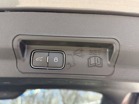 Used 2023 Ford Explorer XLT w/ Equipment Group 202A AWD/4WD image 15