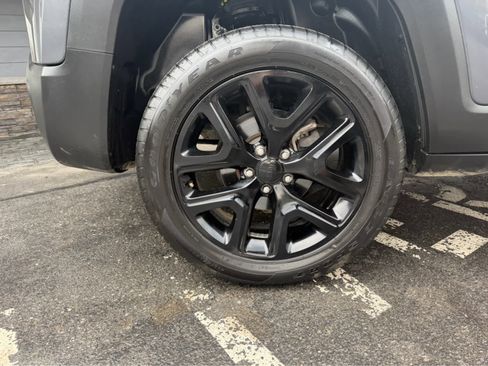 Used 2023 Jeep Renegade Altitude w/ Convenience Group I image 23