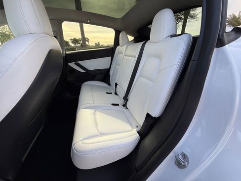 Used 2022 Tesla Model Y Performance image 10