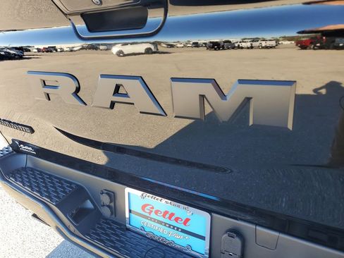 Used 2025 RAM 1500 Laramie w/ Night Edition image 40