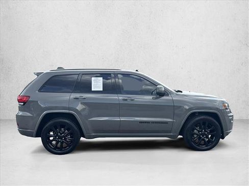 Used 2020 Jeep Grand Cherokee Altitude RWD image 4