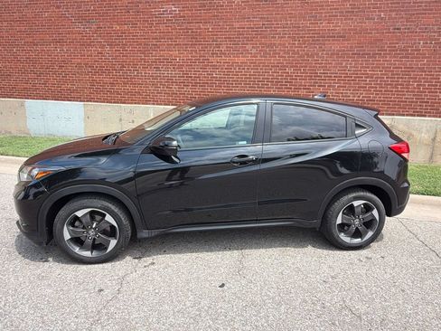 Used 2018 Honda HR-V EX image 2