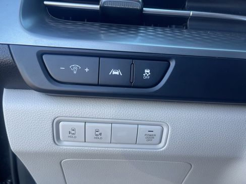 Used 2024 Kia Carnival LX image 23