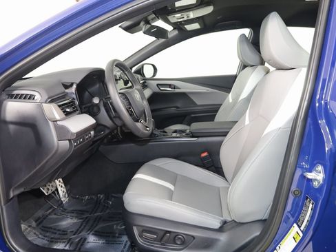Used 2025 Toyota Camry SE image 10