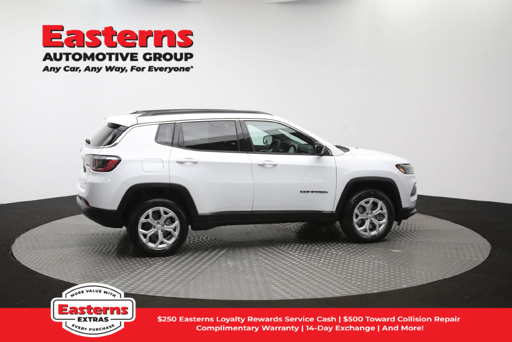 Used 2024 Jeep Compass Latitude AWD/4WD image 43