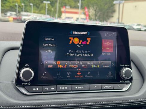 Used 2023 Nissan Rogue SV image 19