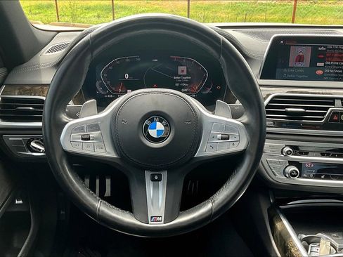 Used 2022 BMW 740i w/ M Sport Package image 7